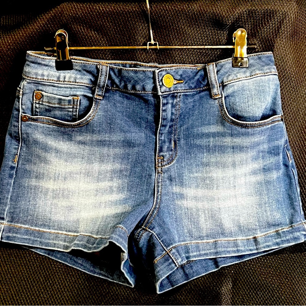 Indigo Rein Jean Shorts size 11
